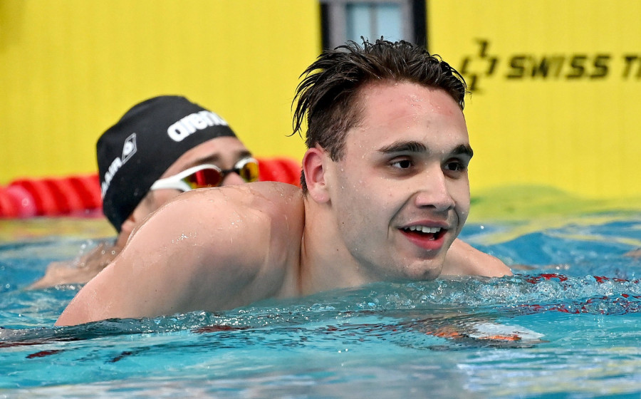 A győztes Milák Kristóf a célba érkezés után a 100 méteres pillangóúszás döntőjében a Négy Nemzet Úszóversenyén a margitszigeti Hajós Alfréd Nemzeti Sportuszoda és Széchy Tamás Uszodában 2020. július 24-én. MTI/Illyés Tibor