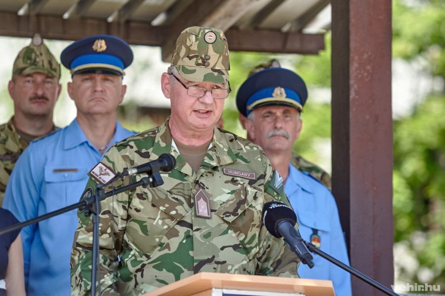 Az új veszprémi székhelyű alakulat parancsnoka, Berec Zoltán ezredes