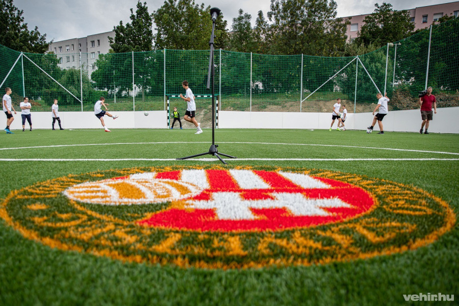 A veszprémi futsalcsapat utánpótláskorú tehetségei is részt vettek a sajtóeseményen
