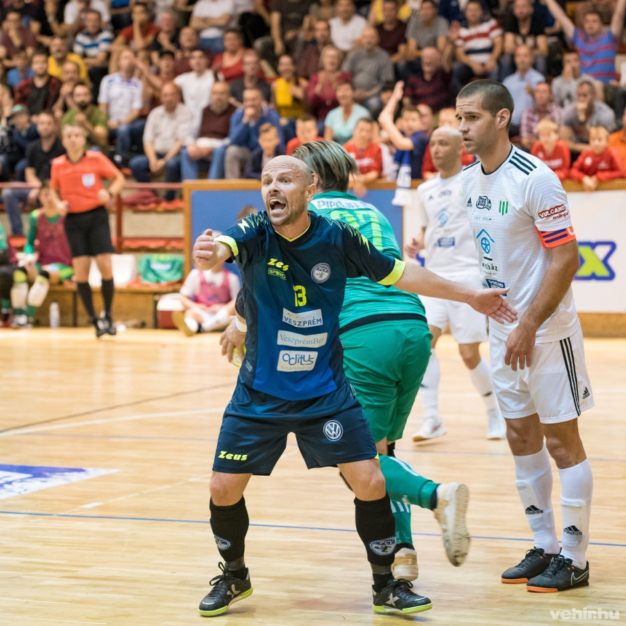 Gyurcsányi extázisban dirigál