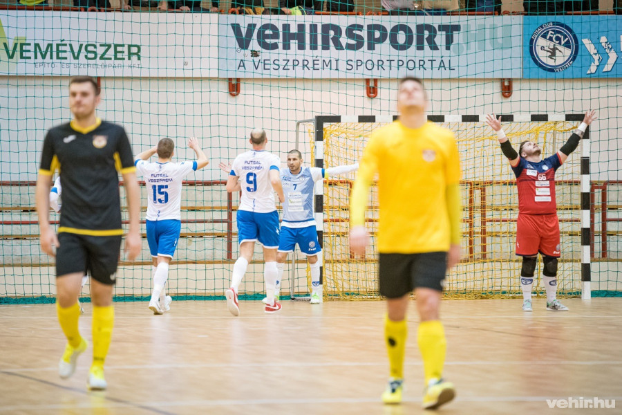 Boldogság itt, bánat ott