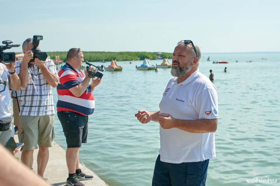 Bagyó Sándor az előadás és szemléltetés közben