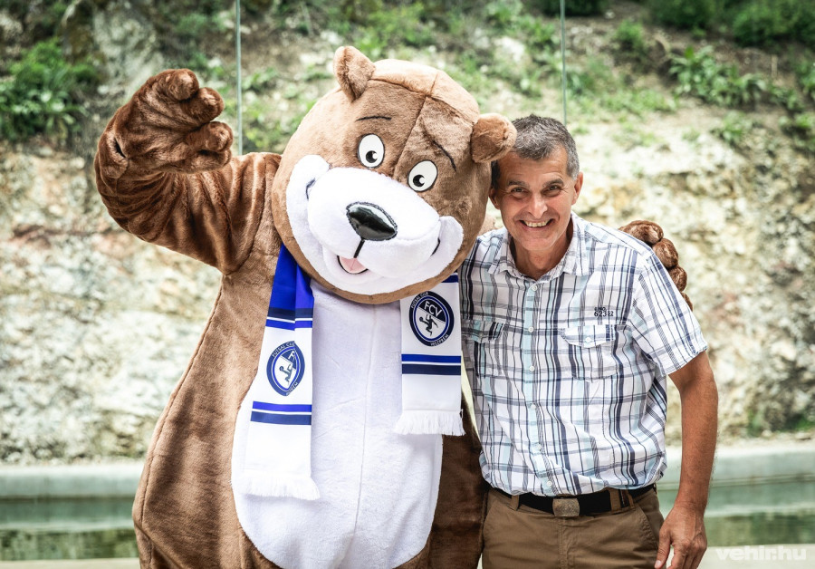 Török László sem maradhatott ki az ölelésből 