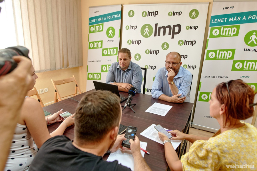 Keresztes László Lóránt és Gerstmár Ferenc az augusztus 19-i sajtótájékoztatón