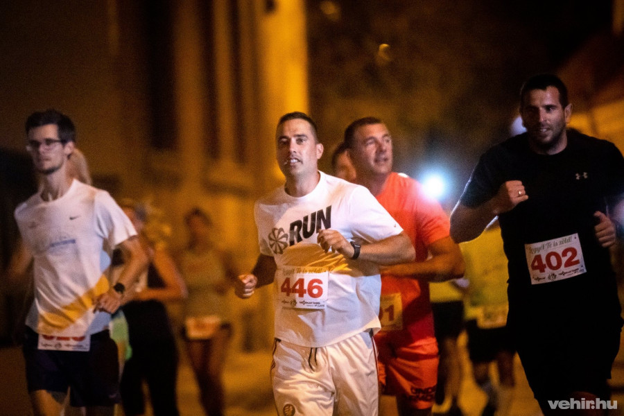 Ovádi Péter országgyűlési képviselő az MLSZ Veszprém megyei igazgatója, Finta Péter társaságában teljesítette a félmaratont