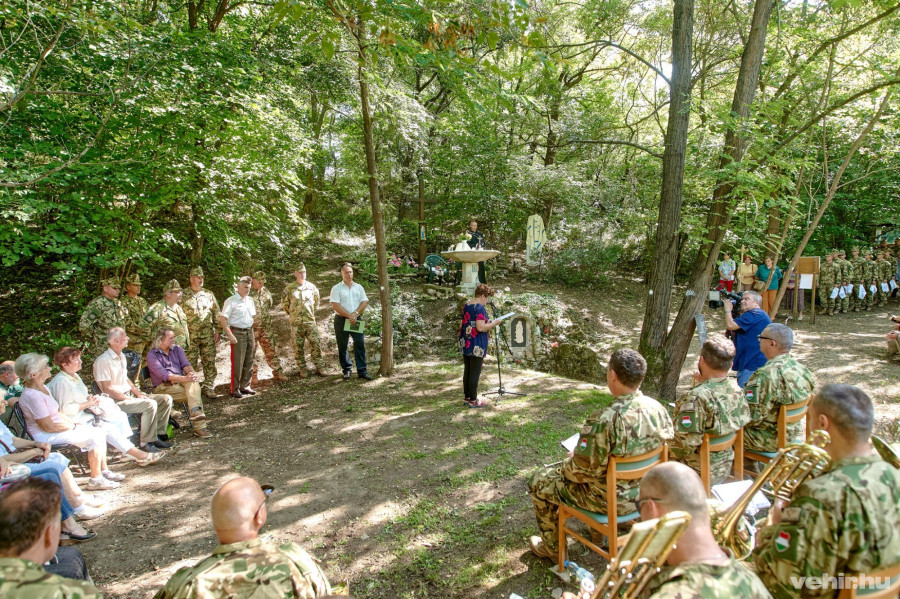 Rácz Katalin, a Hét Domb Egyesület elnöke elevenítette fel a Rab Mária forrás történetét