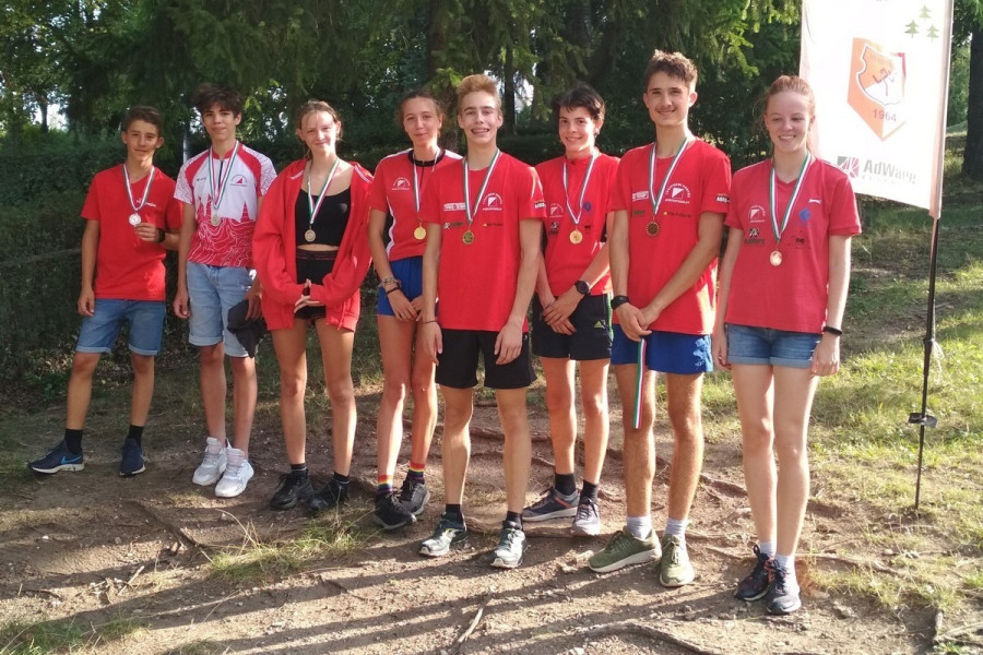 A 18 évesek mezőnyőnek legjobb váltó csapatai  Fotó: Németh Zsoltné