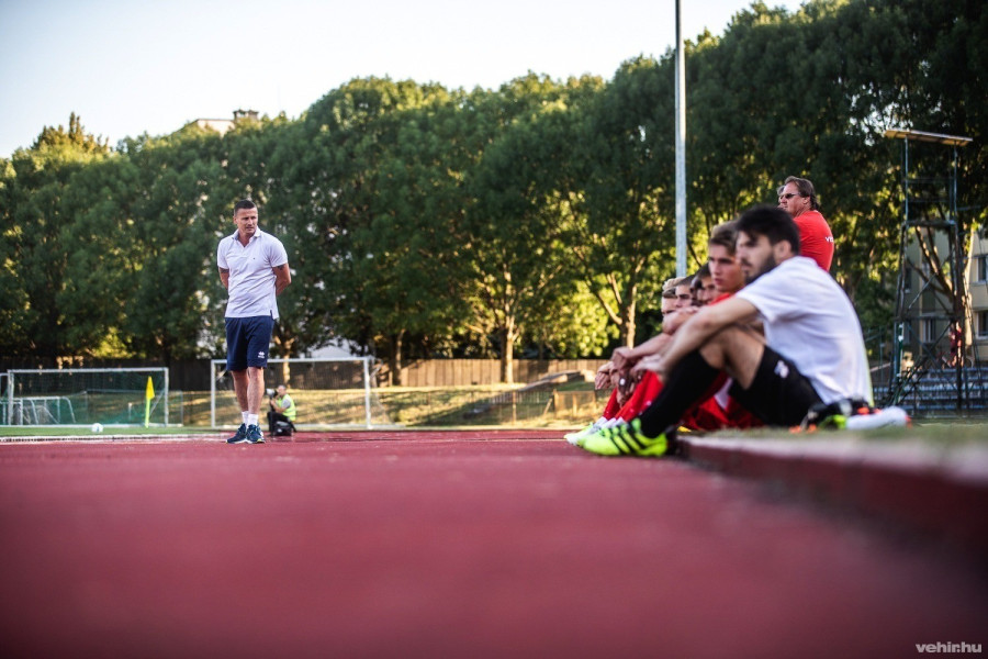 Futópálya öleli körül a veszprémi focipályát (archív fénykép)