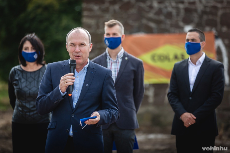 Porga Gyula veszprémi polgármester az október 2-án tartott projektindító sajtóeseményen.
