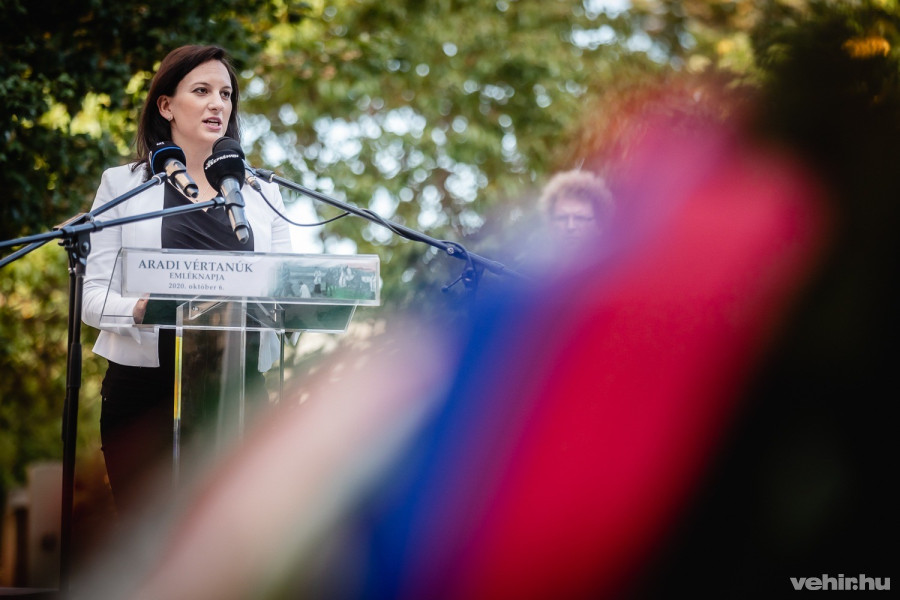 Az önkormányzat megemlékezésén Hegedűs Barbara alpolgármester mondott beszédet.