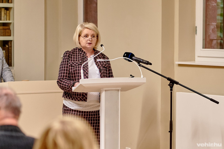 Krucsainé Herter Anikó, az Emberi Erőforrások Minisztériumának kulturális fejlesztésekért és finanszírozásért felelős helyettes államtitkára.