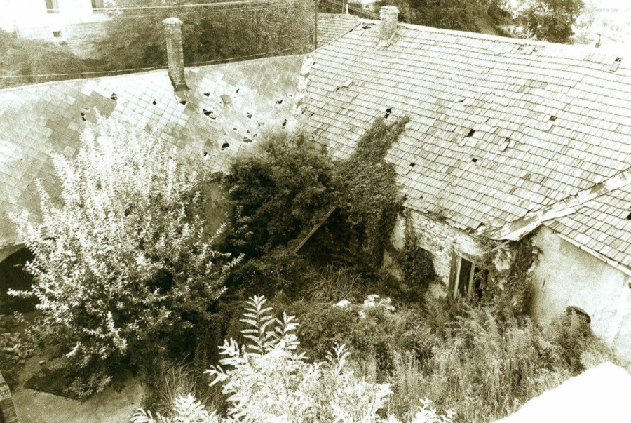 Az Olivának otthont adó épület régi képe, még az étterem előtti időkből (fotó: Oliva Étterem)