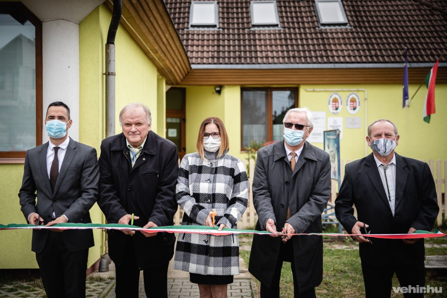 Ovádi Péter, Hartmann Antal, Tarsoly Zsanett, Ritter Imre és Pataki Mihály, a márkói német nemzetiségi önkormányzat elnöke