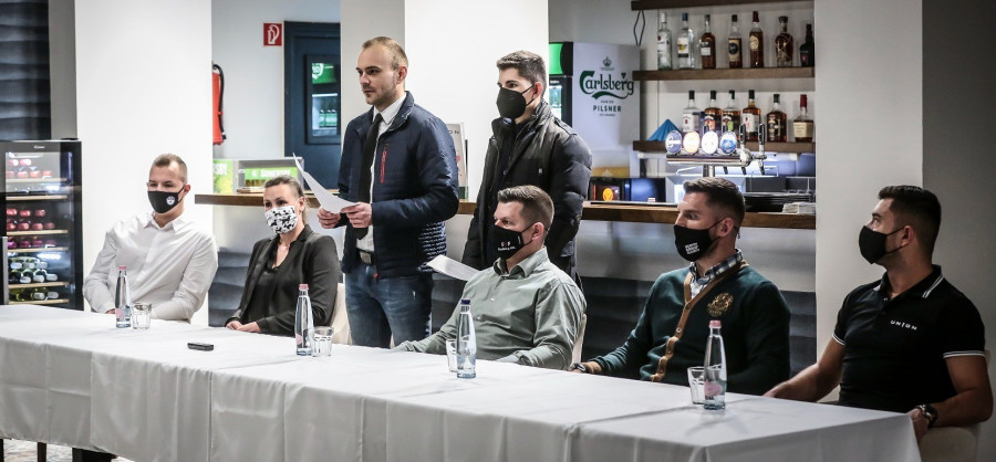 A támogatók képviselői (balról jobbra): Simon Dániel (Balaton Bútor FC Veszprém; Bara Ivetta (Gyermekekkel a Kutyákért – Kutyákkal a gyermekekért Alapítvány), Bóka Bence (Fidelitas), Szedlák Áron (Polgári Csapat), Füstös Szilárd (F&F Buliding Kft), Fontos Tamás (Weapon Group Kft), György László (CLUB UNION)