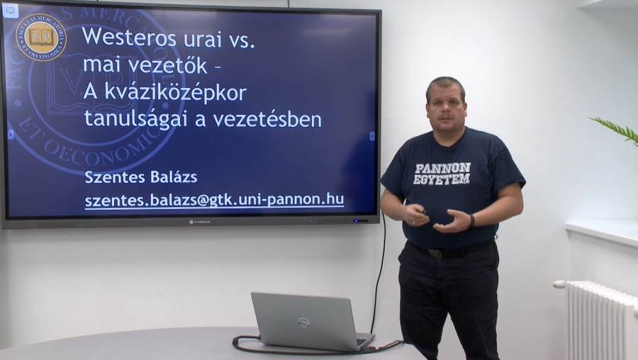 Szentes Balázs a Pannon Egyetem GTK oktatója