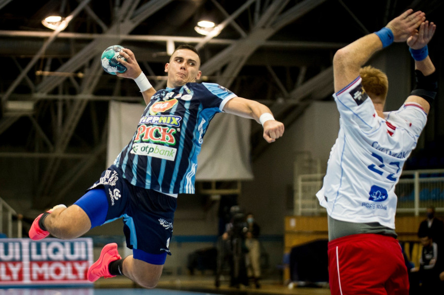 Bodó Richárd, a MOL-Pick Szeged (b) és Viachaslau Shumak, a Meskov Breszt játékosa (j) a férfi kézilabda Bajnokok Ligája 10. fordulójában játszott MOL-Pick Szeged - Meskov Breszt mérkőzésen Szegeden 2020. december 9-én. A Szeged 30-27-re győzött. MTI/Ujvári Sándor