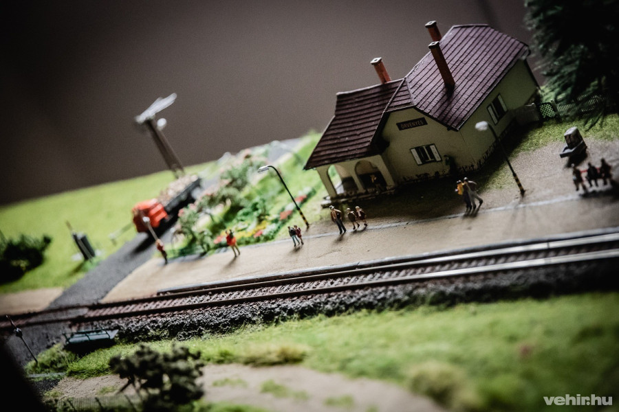 Örvényes megállóhely kicsiben.