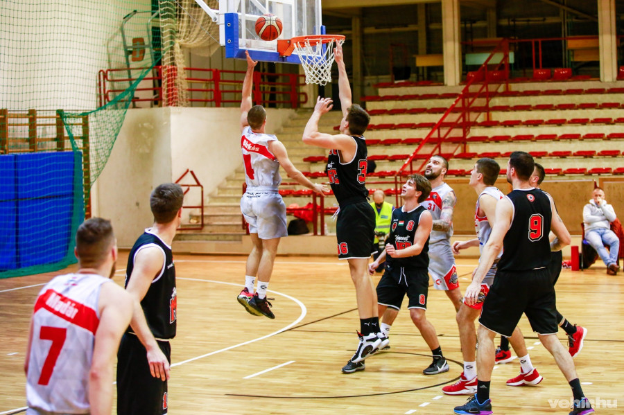 Pontok nélkül tértek haza kosarasaink (archív fénykép)