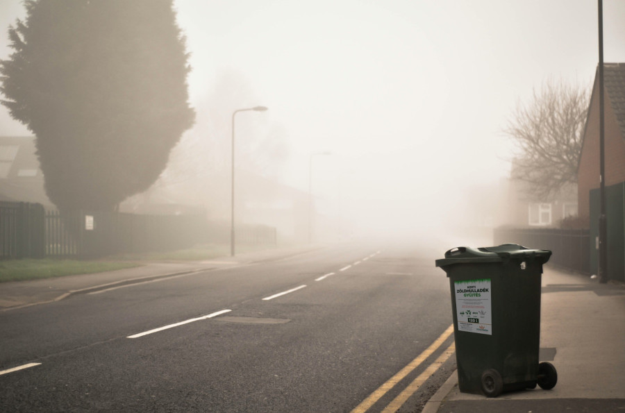 Idén már csak az erre a célra vásárolható kukában kihelyezett zöldhulladékot viszik el (illusztráció)