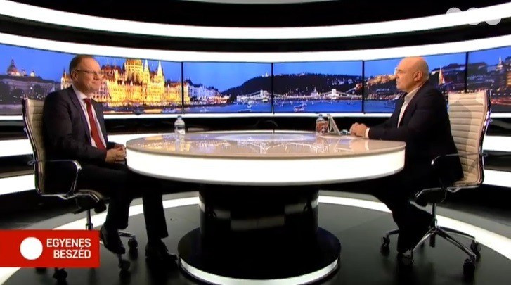 Navracsics Tibor az ATV stúdiójában az Egyenes beszéd c. műsorban 2021. január 26-án