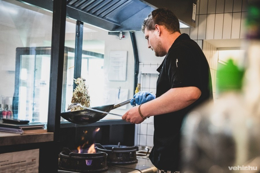 archív fotó egy veszprémi vendéglátóhelyről