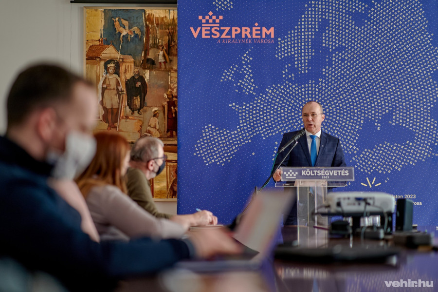 Porga Gyula polgármester 2021. február 12-én a Városházán tartott sajtóájékoztatót az idei költségvetésről.