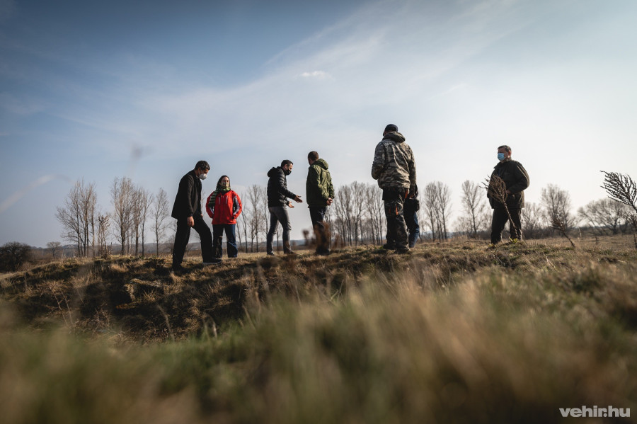 Az Aranyoskút lelőhelyből melyből ma leginkább talajegyenetlenségek és a gyep látszik.