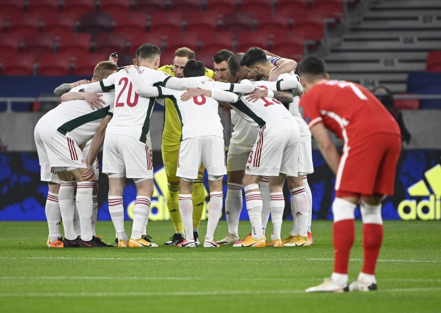 A magyar válogatott a labdarúgó-világbajnokság európai selejtezőjében játszott Magyarország-Lengyelország mérkőzés előtt a Puskás Arénában, Budapesten 2021. március 25-én. MTI/Szigetváry Zsolt