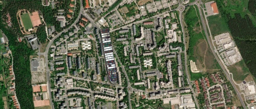 Veszprém két leghosszabb háztömbje, a Haszkovó 16. és 18. együtt pont olyan hosszú, mint az Ever Given