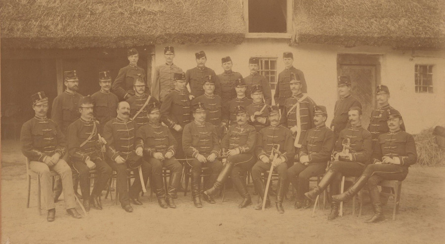 A Magyar Királyi 7. Honvéd Huszárezred (fotó: Veszprém Megyei Értéktár)