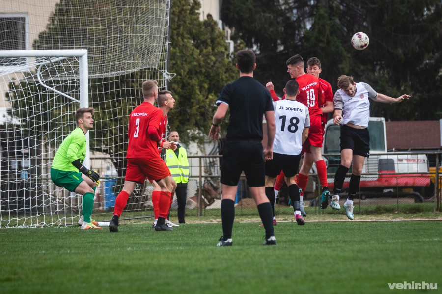 Pont nélkül távozott a Practical (archív fénykép)