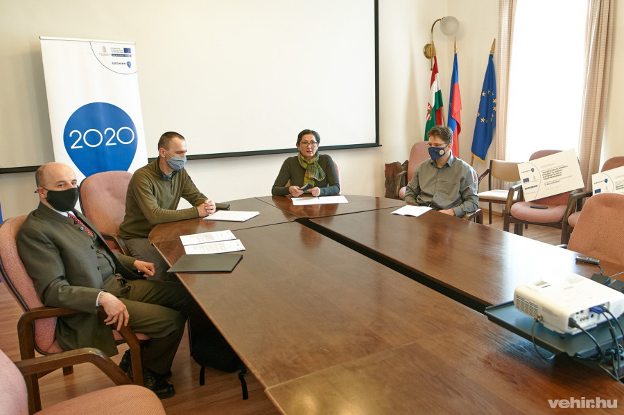 Selmeczi József Csongor, Kőműves Tamás, Brányi Mária és Ferenczy Gábor a kedd délután tartott sajtótájékoztatón.