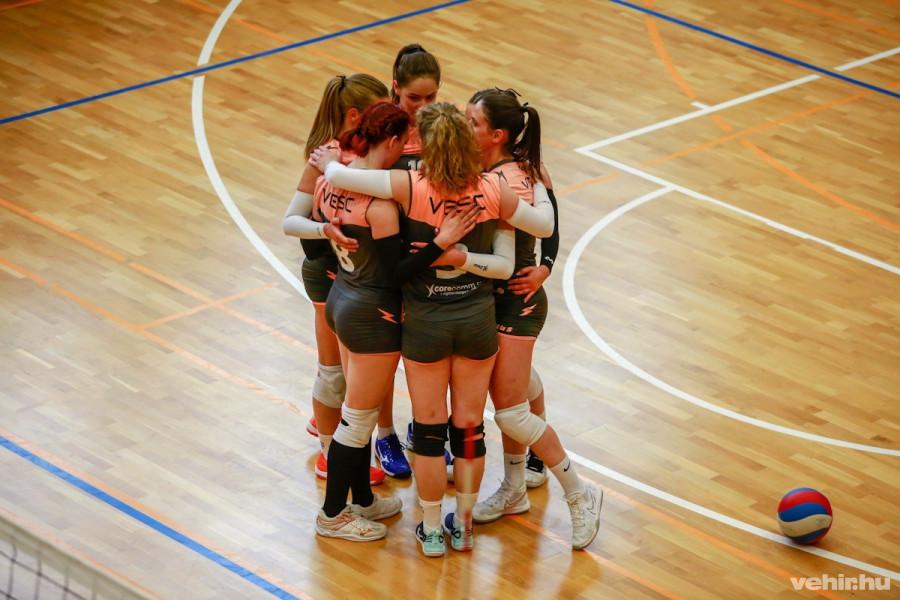 Egyetlen lépés az NB I! (archív fénykép)