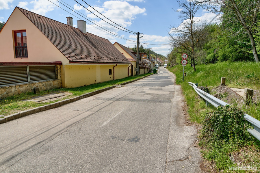 Veszprémvölgyi út útépítés, csapadékvíz elvezetés és közvilágítás rekonstrukció I. ütem (Betekints Hotel és parkoló közötti szakaszon)