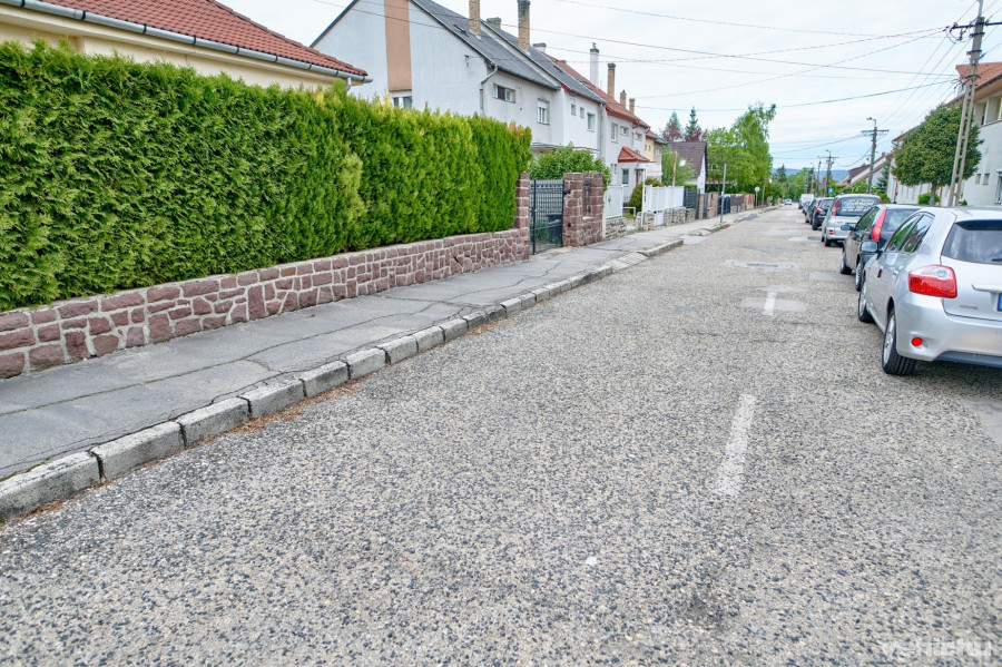 Rózsa utca (Ady utcától a kis körforgalomig)