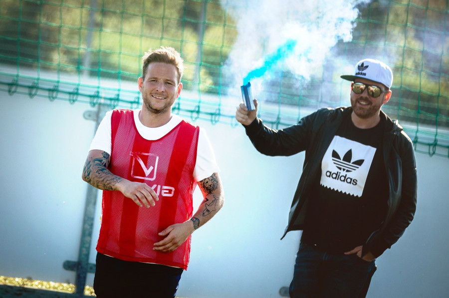 Istenes Bencét barátja, Fluor Tomi is elkísérte