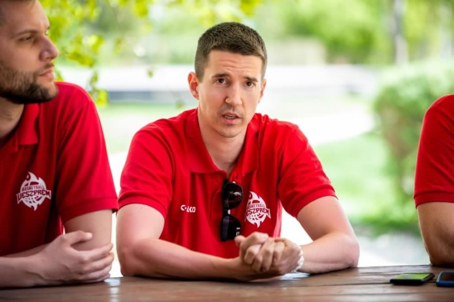 Baksa Szabolcs vezetőedző - fotó: veszpremkosar.hu