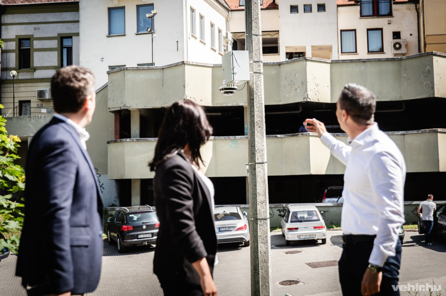 A kamera mindent lát