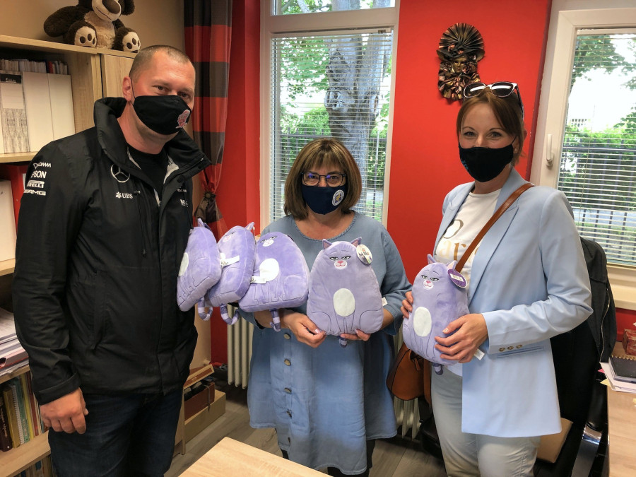 Bakai László, Takácsné Kovács Éva és Sótonyi Mónika önkormányzati képviselő a Csillag úti óvodában hétfő reggel.