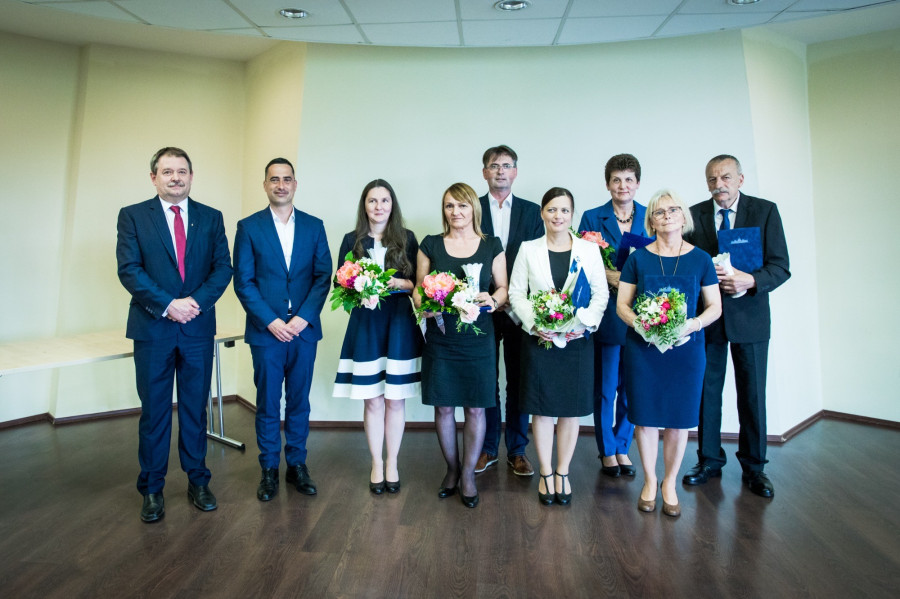 Első sorban: Szauer István, Ovádi Péter, Tamásné Szigeti Lívia, Szathmáry Mária, Nagy Katalin és Kedves Andrea. Mögöttük: Horváth Zsolt, Somogyiné Lugosi Márta és Sári Attila.