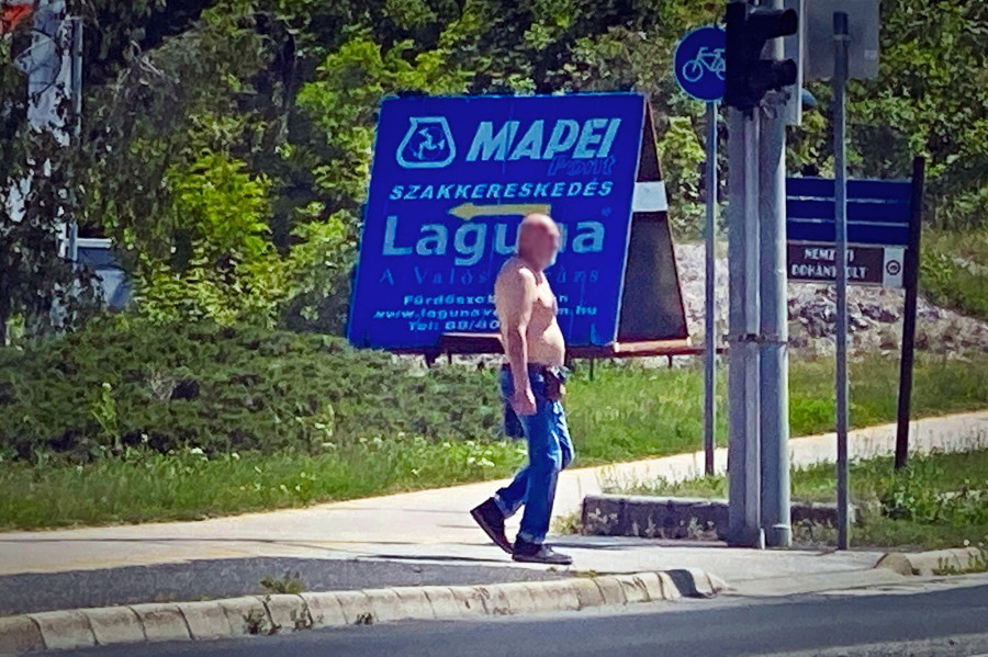 Olvasónk szerint felháborító, hogy a nyári idő beköszöntével napi szinten lehet találkozni félmeztelen férfiakkal. Véleményem szerint sokkal nagyobb problémák is körülvesznek bennünket, amelyekkel foglalkoznunk kellene.