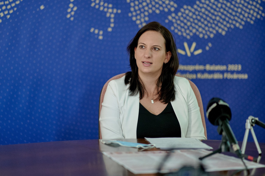 Az önkormányzat programterveit Hegedűs Barbara alpolgármester ismertette hétfői sajtótájékoztatóján