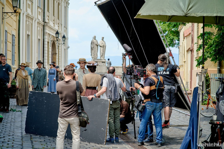 A főszereplő Mentes Júlia és Rohonyi Barnabás jelenete