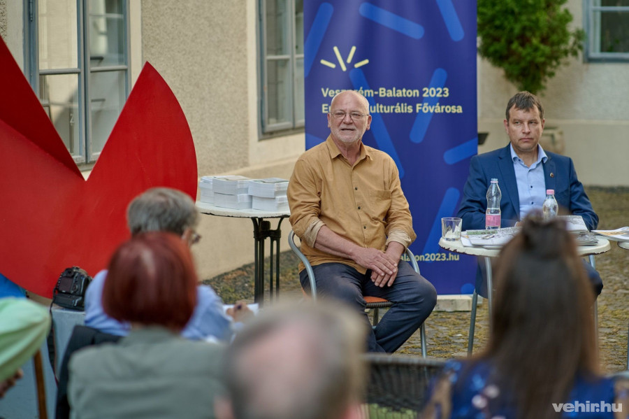 Géczi János főszerkesztő, és Gelencsér András, a Pannon Egyetem rektora 