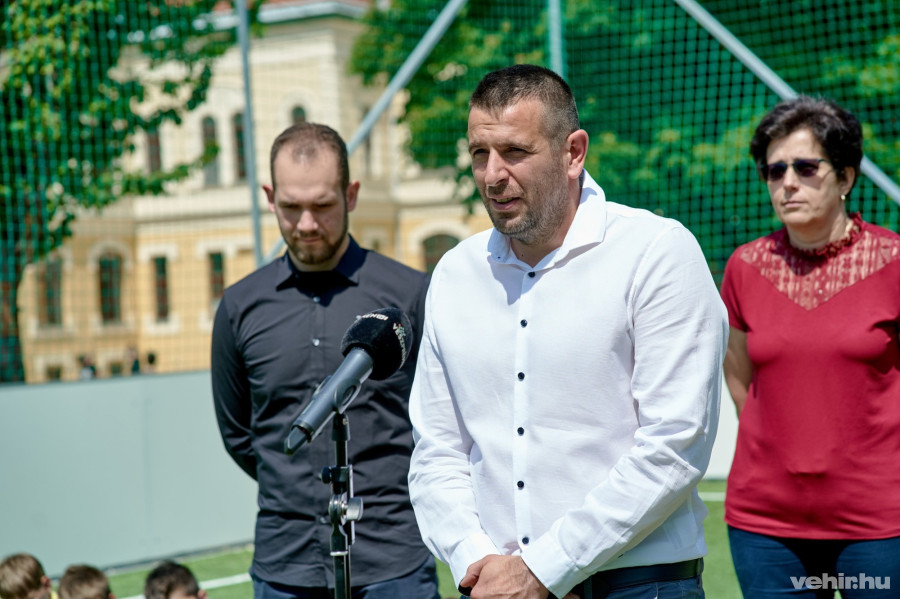 Finta Péter hangsúlyozta, minél több gyermeknek szeretnének emlékezetes pillanatokat szerezni a pályákkal