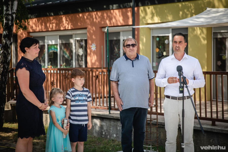 Bod Szilvia, Jánszky László és Ovádi Péter a 2021. június 21-i alapkőletételen Herenden.