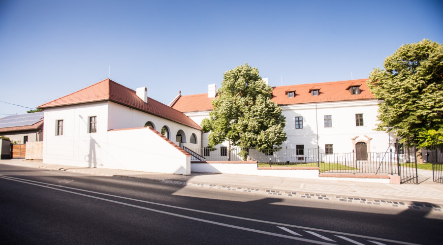 A balatonalmádi kolostor kertjei is megújulnak