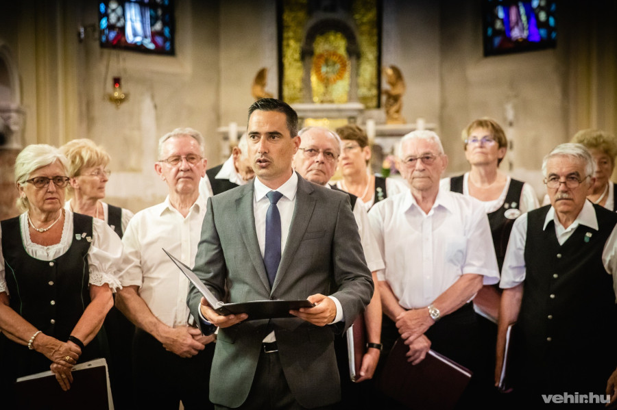 Ovádi Péter parlamenti képviselő köszöntötte az idén 30 éves Veszprémi Nemzetiségi Német Klubot.