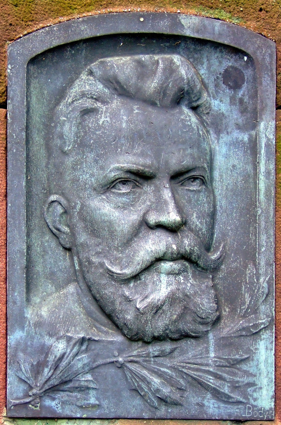 Véghely Dezső domborműve Balatonalmádiban, alkotója: Bődy Henrik