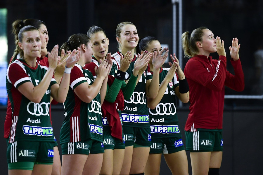 Jövő pénteken kel útra a női kézilabda-válogatott is - Fotó: MTI/Koszticsák Szilárd